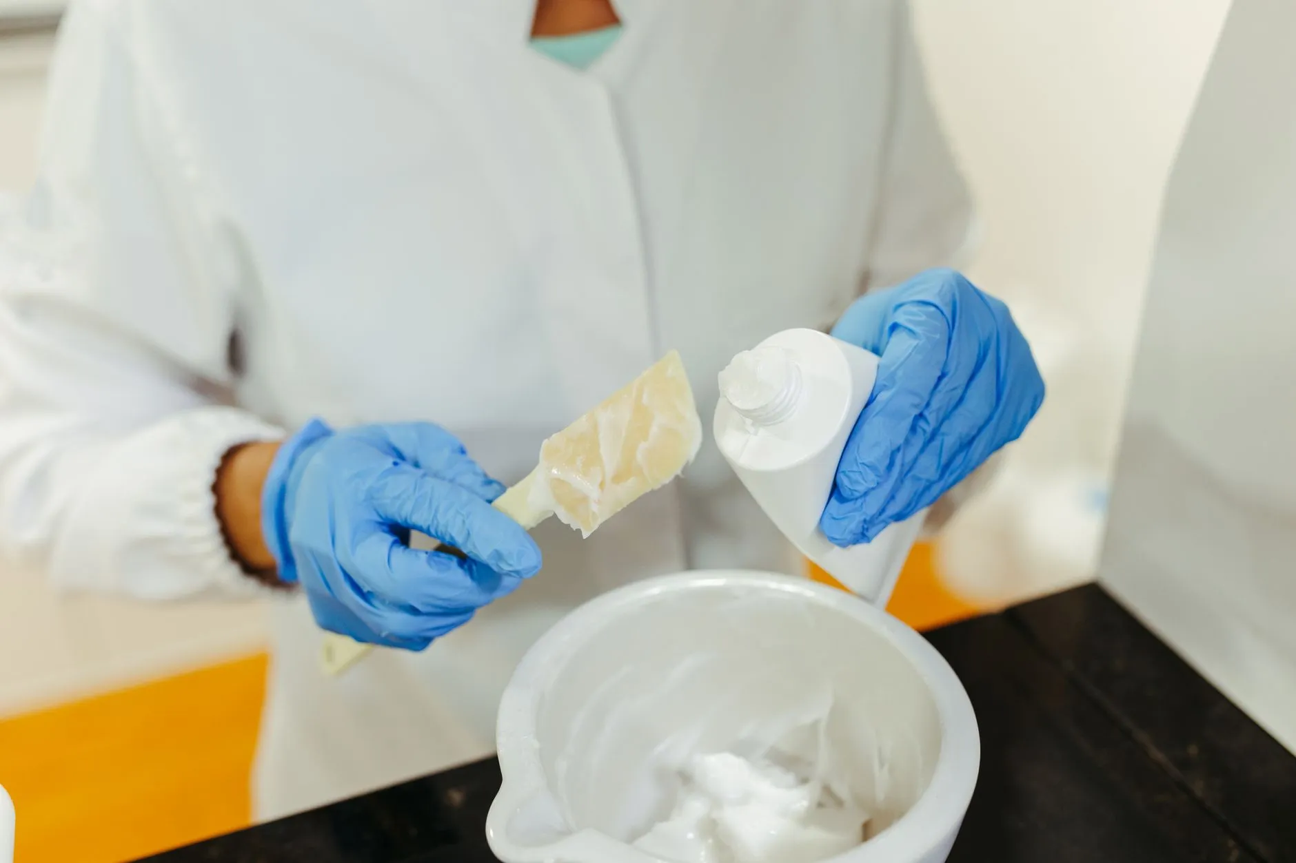 收纳箱与衣架等家居用品批发采购指南：品类配置与供货稳定性分析