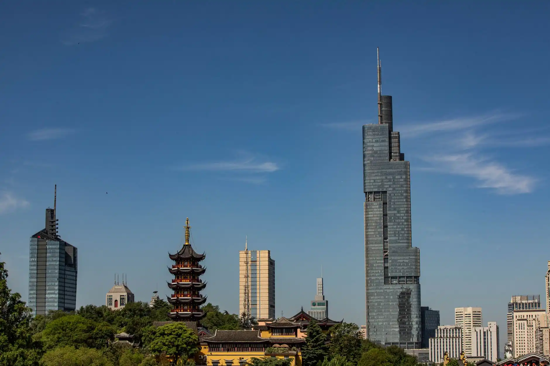 商用垃圾桶选购指南：材质与容量适配商超场景