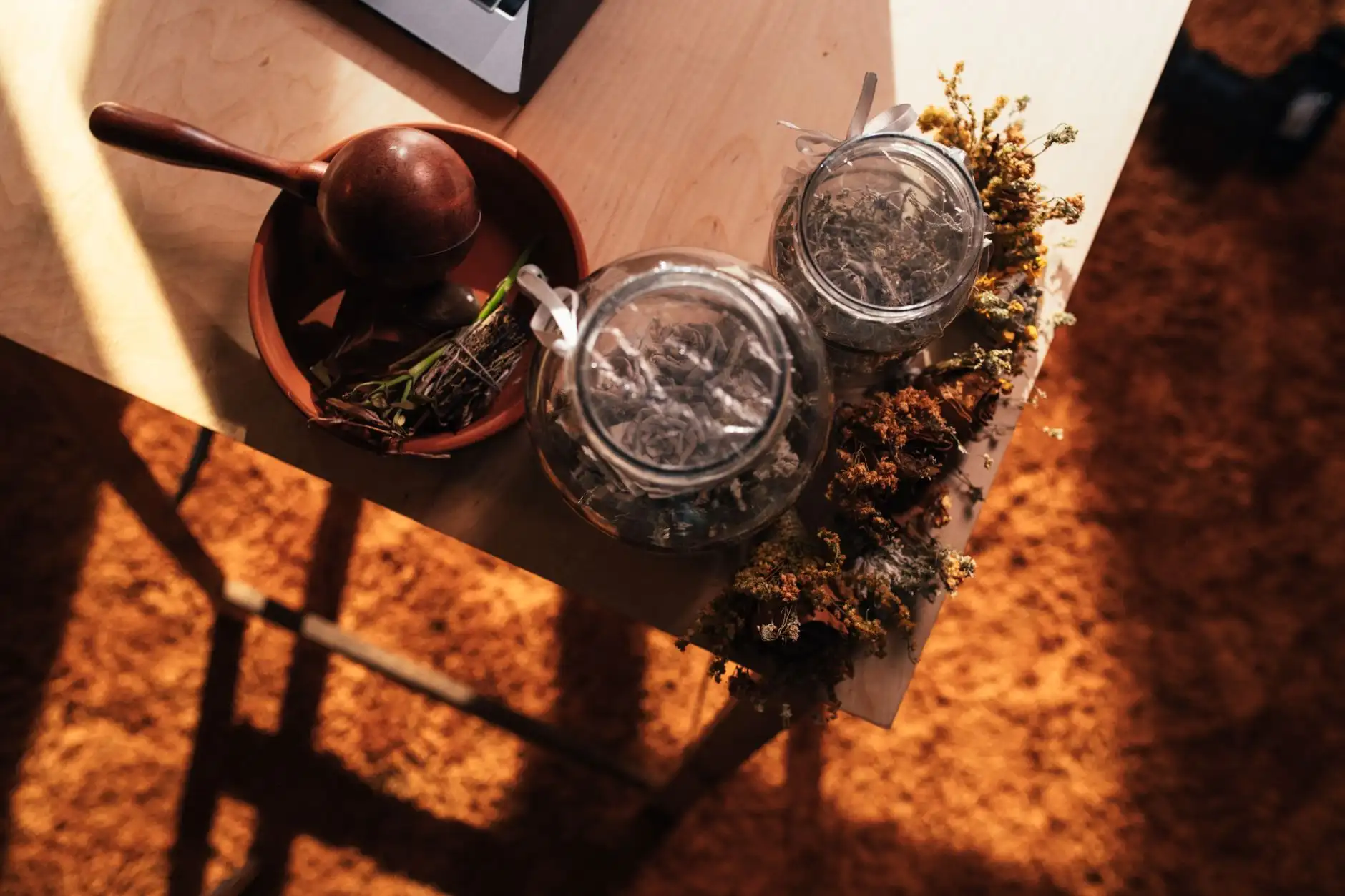 家用垃圾桶与收纳箱的材质对比及耐用性评估