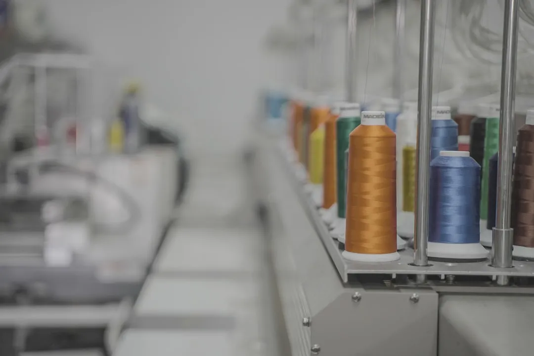 北京商超日用品批发指南：收纳箱与衣架等品类的选品与供货方案