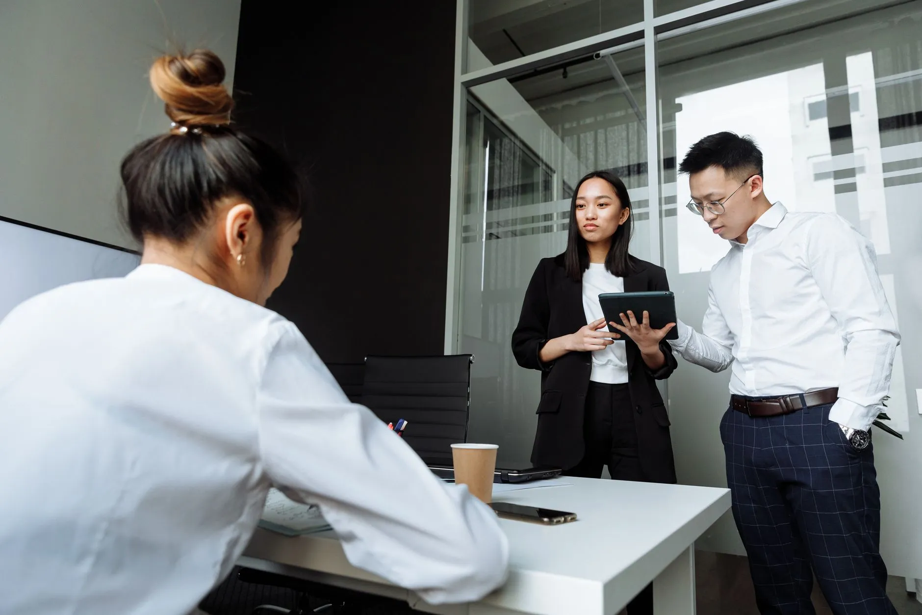 家用收纳箱与衣架材质升级对批发成本的影响