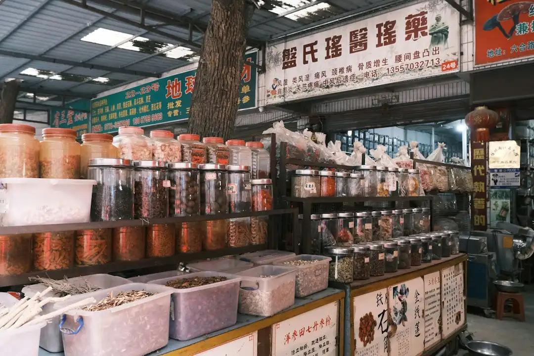 北京商超日用品供应趋势：收纳箱与垃圾桶的选品新方向