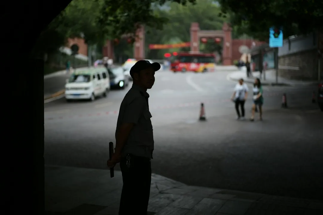 北京商超收纳箱选型指南:塑料与无纺布材质性能对比分析
